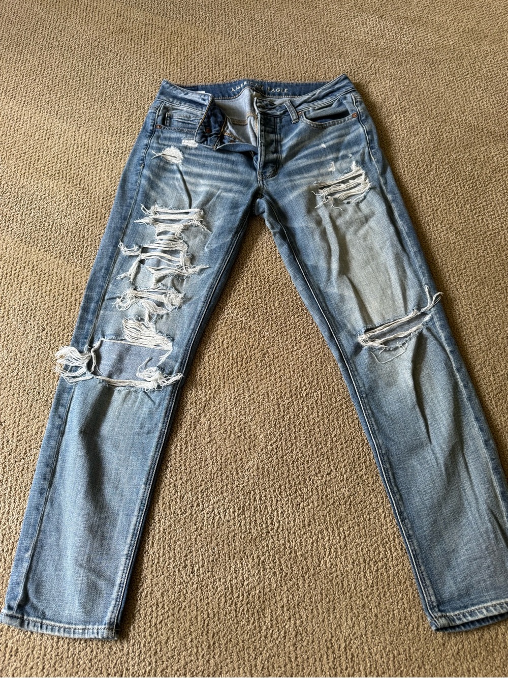 American Eagle Outfitters tom girl Distressed Light Denim Skinny Jeans